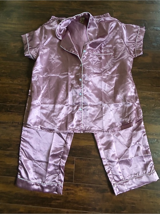 White Orchids Other - NWOT Silky Short-Sleeve Pajama Set in Mauve Sleepwear